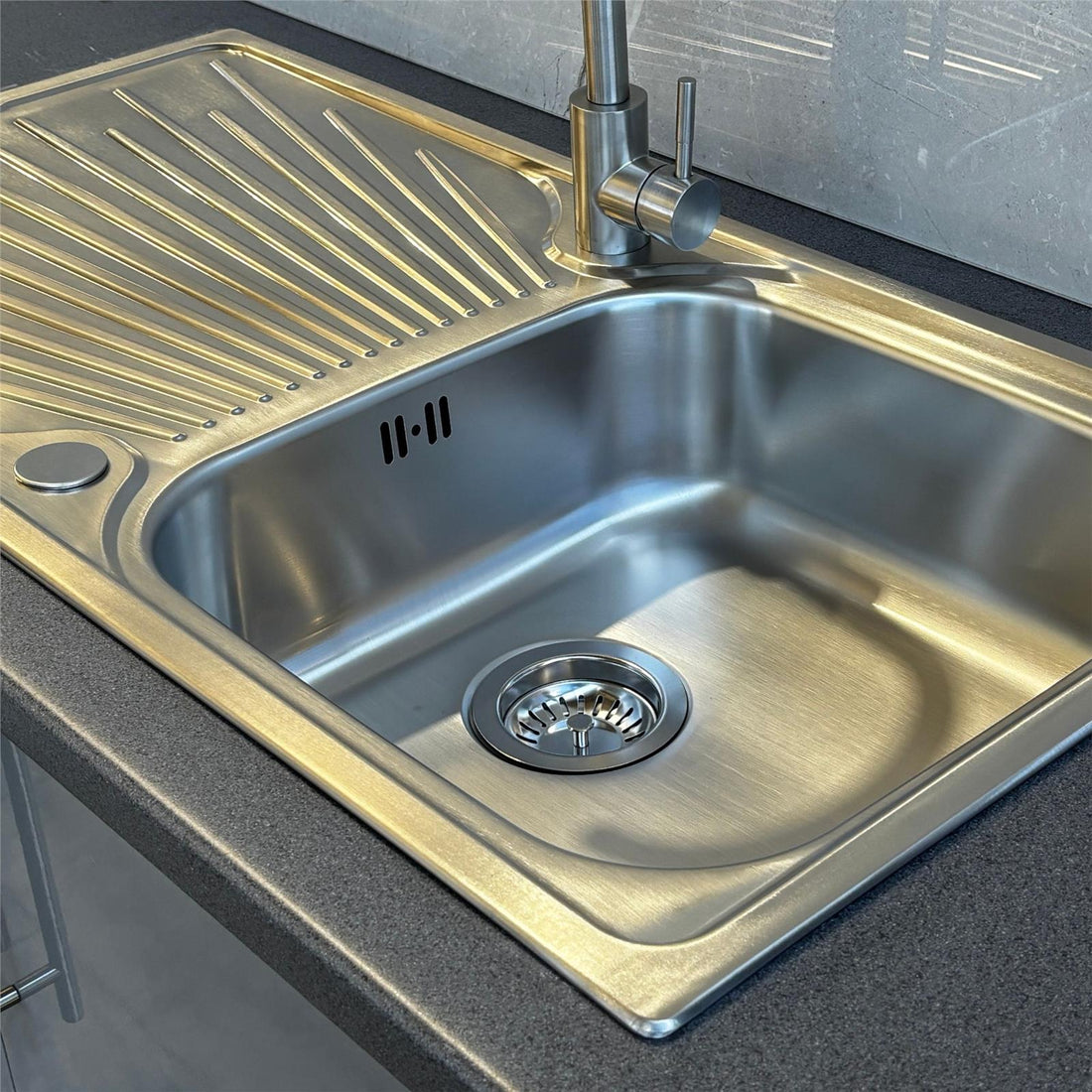 Liquida JAV10SS 1.0 Bowl Reversible Stainless Steel Kitchen Sink With Waste
