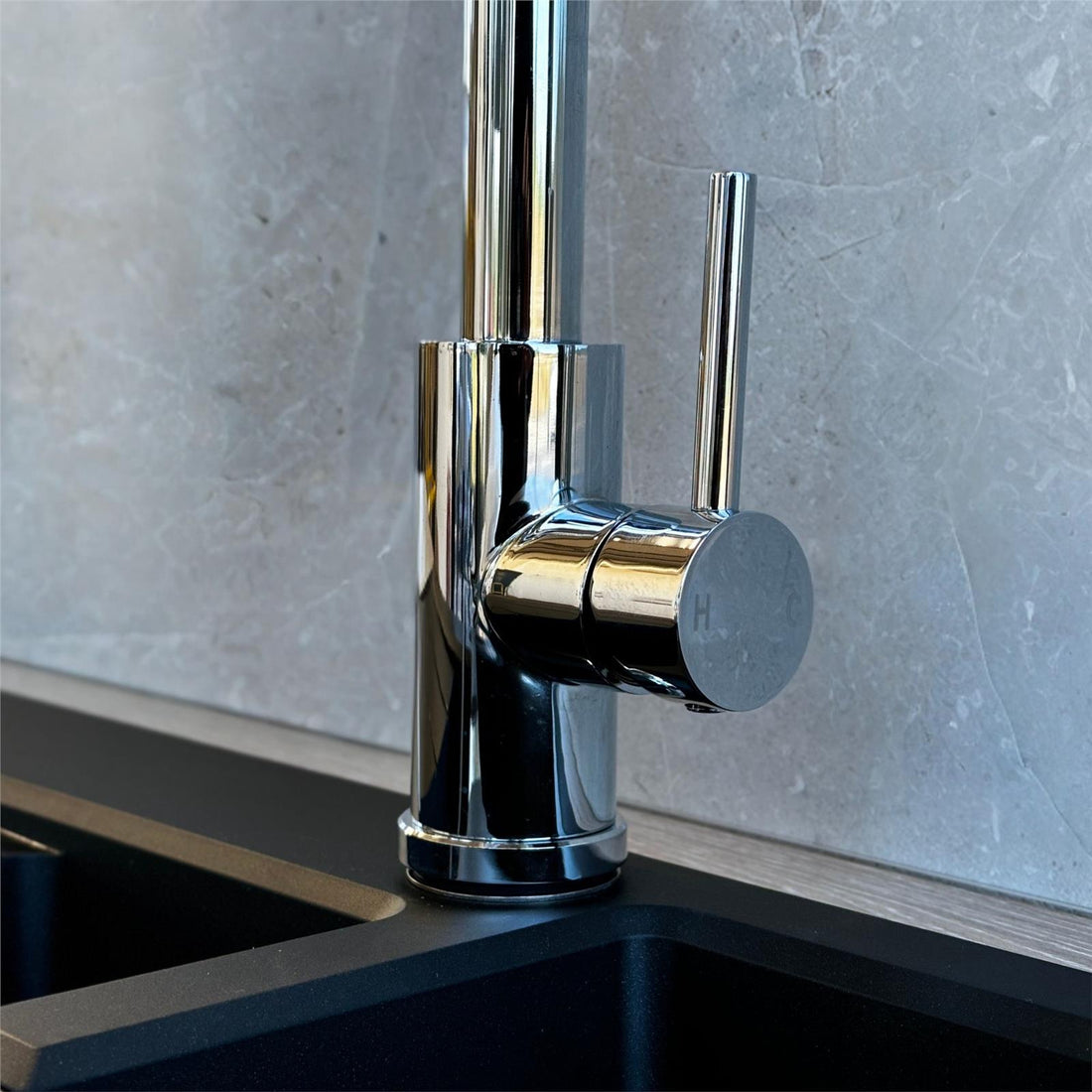 Liquida KPO11CH Chrome Single Lever Kitchen Mixer Tap, Pull Out Spray - GRADED