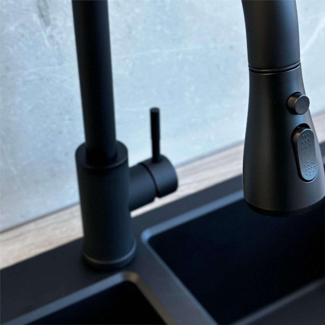 Liquida KPO11MB Single Lever Matt Black Kitchen Tap With Pull Out Spray - GRADED