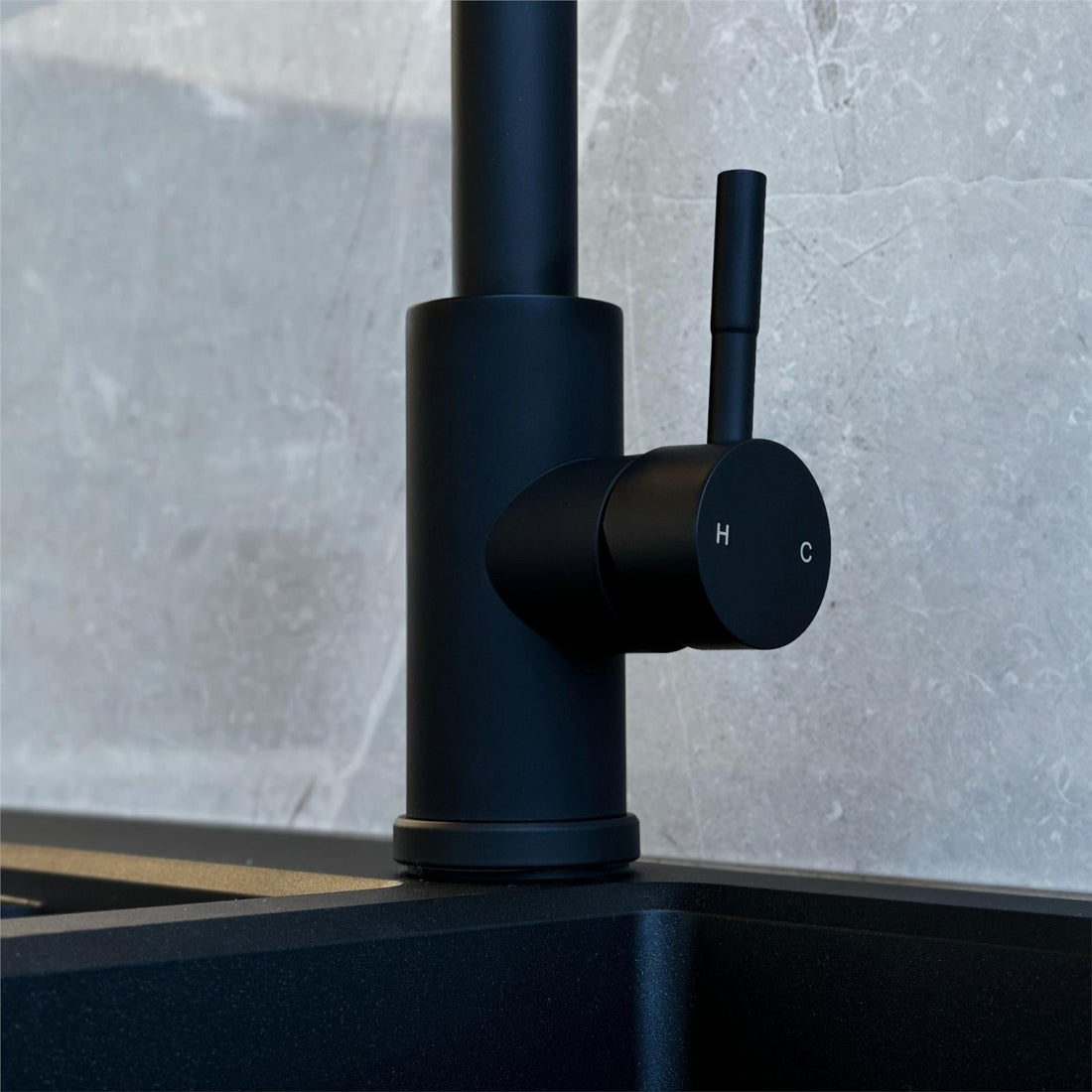 Liquida KPO11MB Matt Black Single Lever Kitchen Tap With Pull Out Spray - GRADED