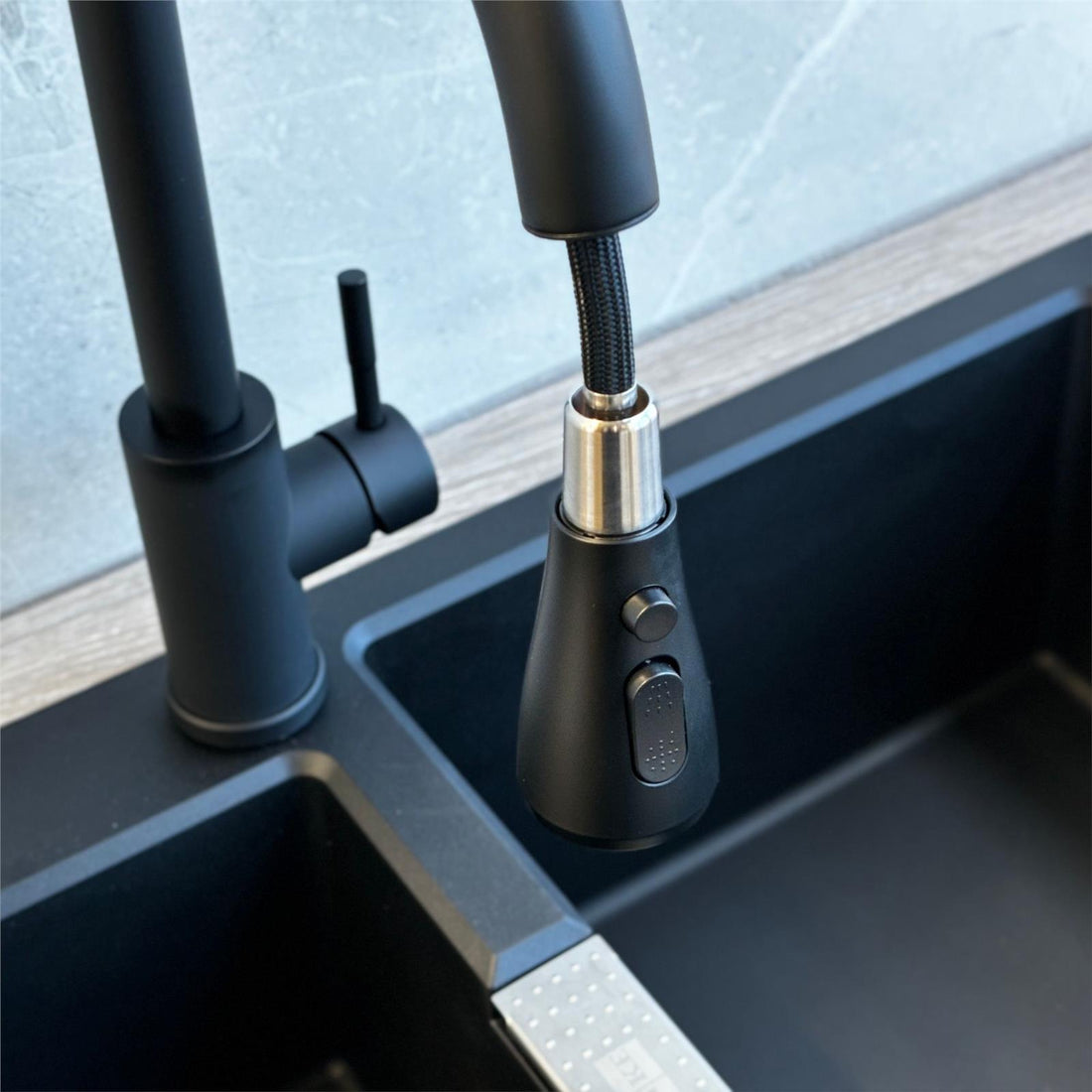 Liquida KPO11MB Matt Black Single Lever Kitchen Tap With Pull Out Spray - GRADED