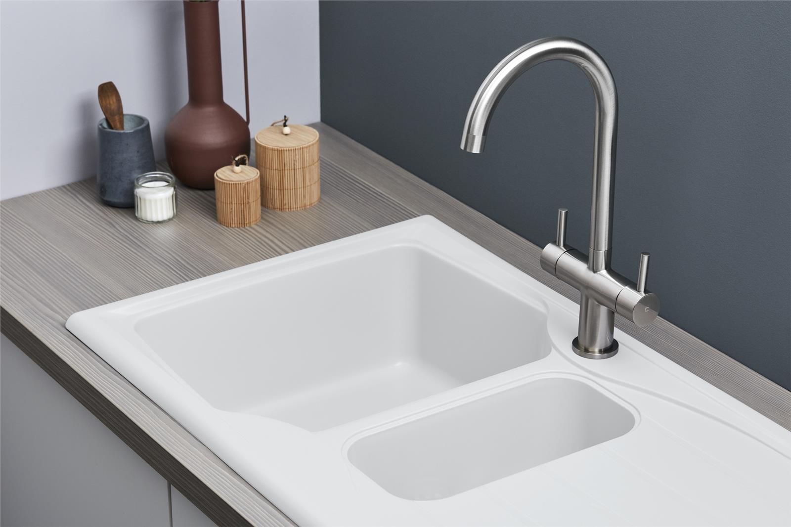 Liquida CMP15WH 1.5 Bowl Reversible White Kitchen Sink And Waste Kit - GRADED